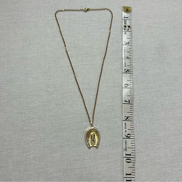 Gold Chain Virgin Mary Rhinestone Horseshoe Necklace - Picture 12 of 15
